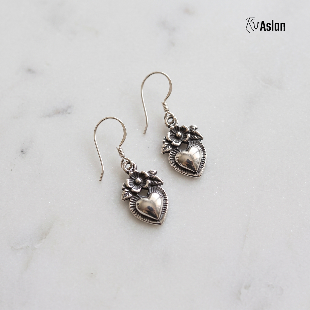 Arete corazón florido