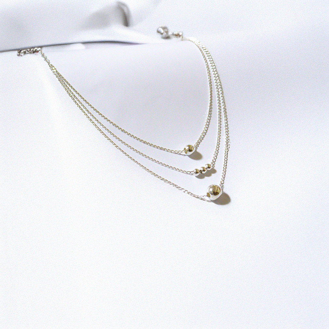 Collar triple bolitas de plata