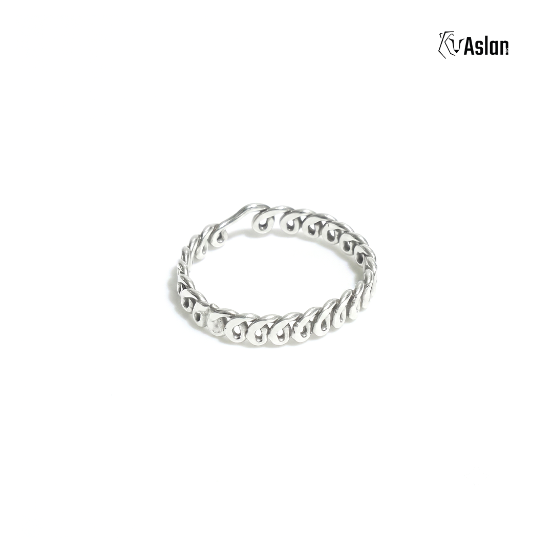 Anillo entretejido