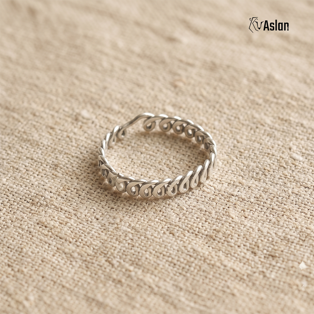 Anillo entretejido