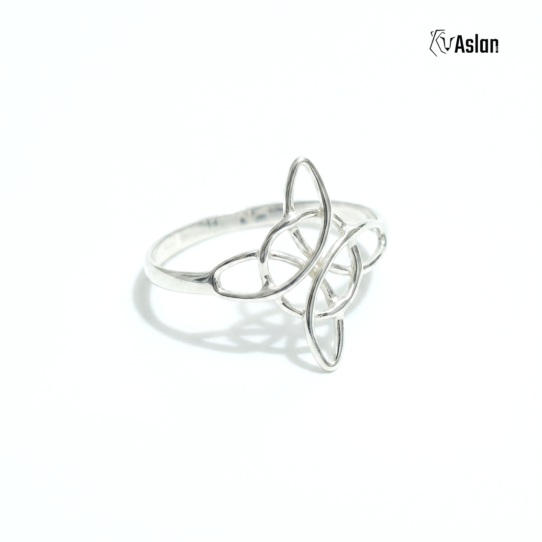 Anillo grande nudo de bruja