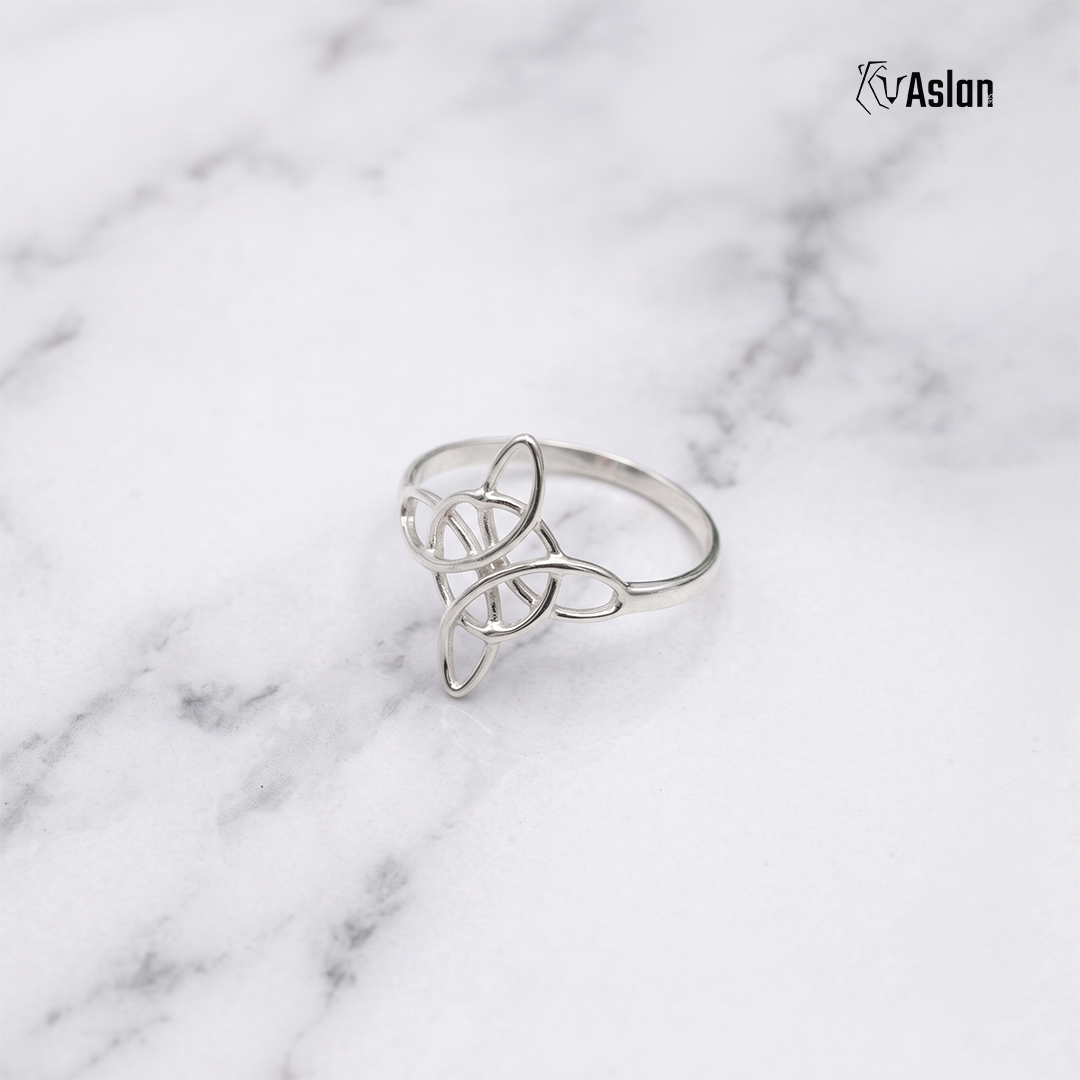 Anillo grande nudo de bruja