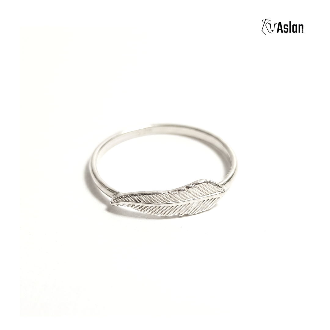 Anillo pluma corta