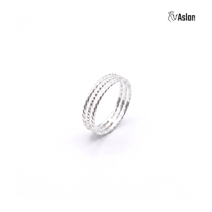 Anillo triple torcido