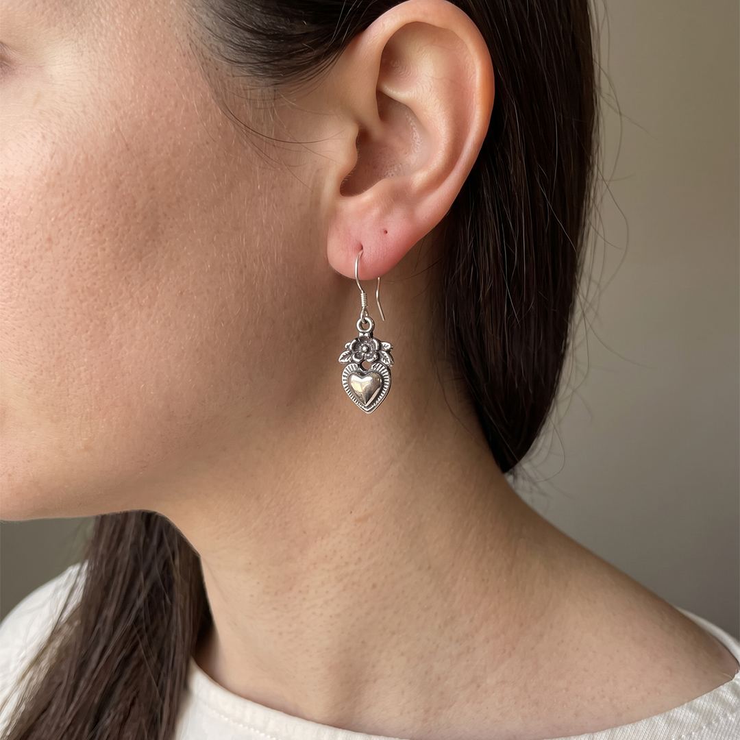 Arete corazón florido