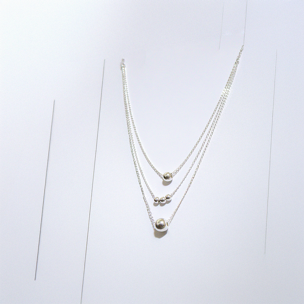 Collar triple bolitas de plata