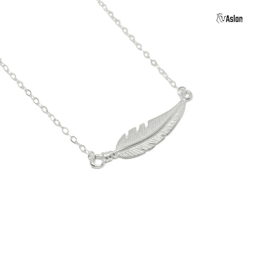 Collar pluma