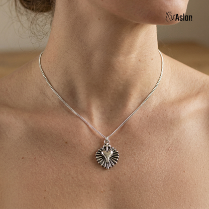 Collar corazón de luz