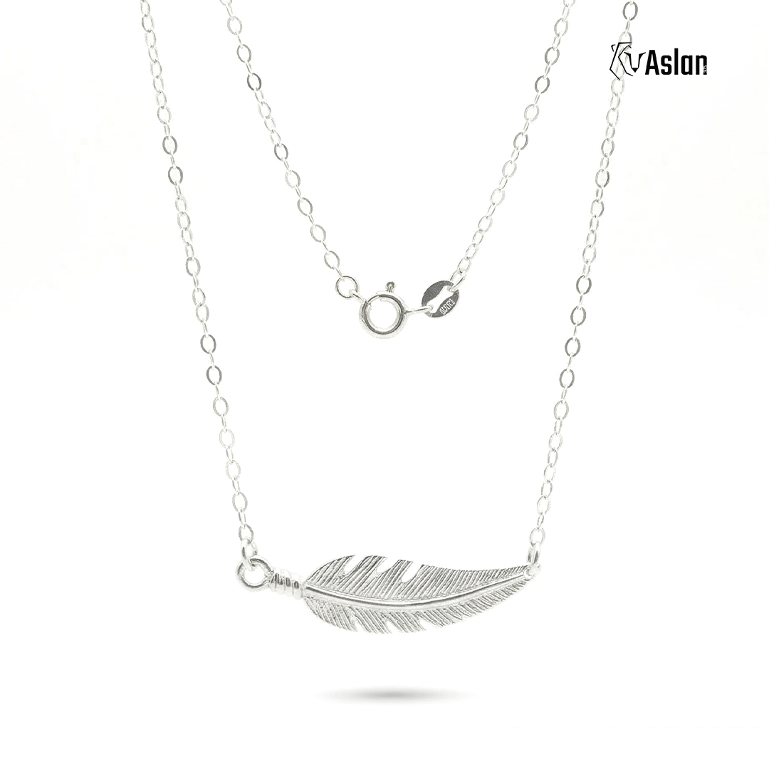 Collar pluma