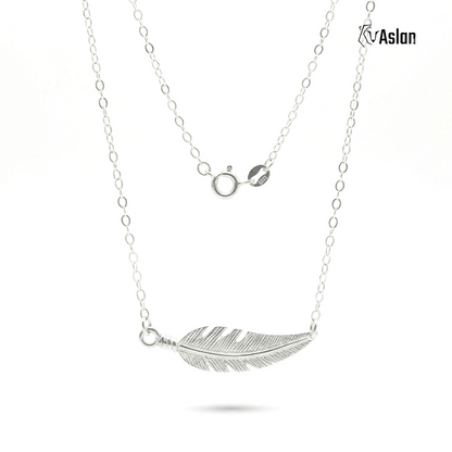 Collar pluma