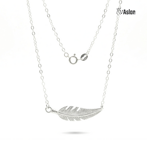 Collar pluma