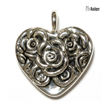 Dije Corazón de Rosas