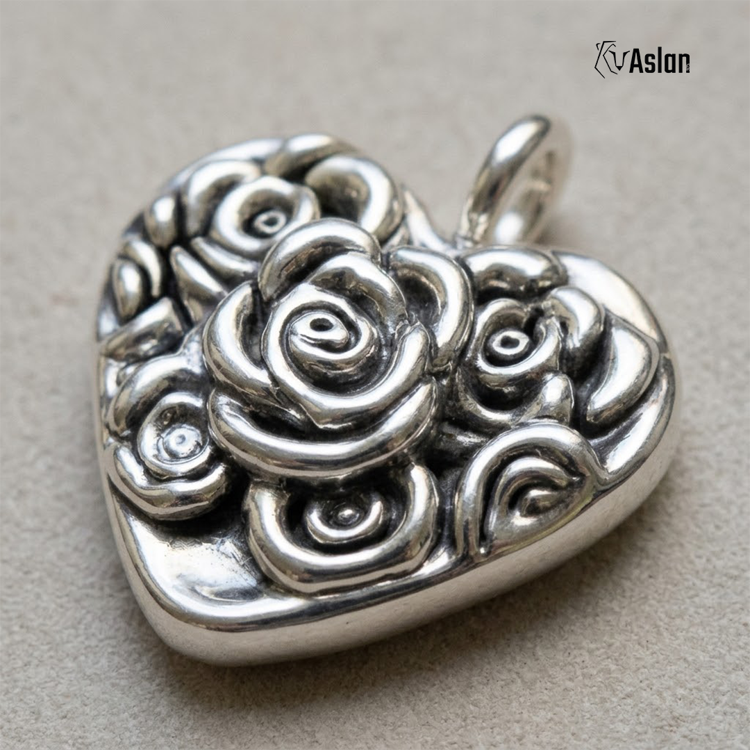 Dije Corazón de Rosas