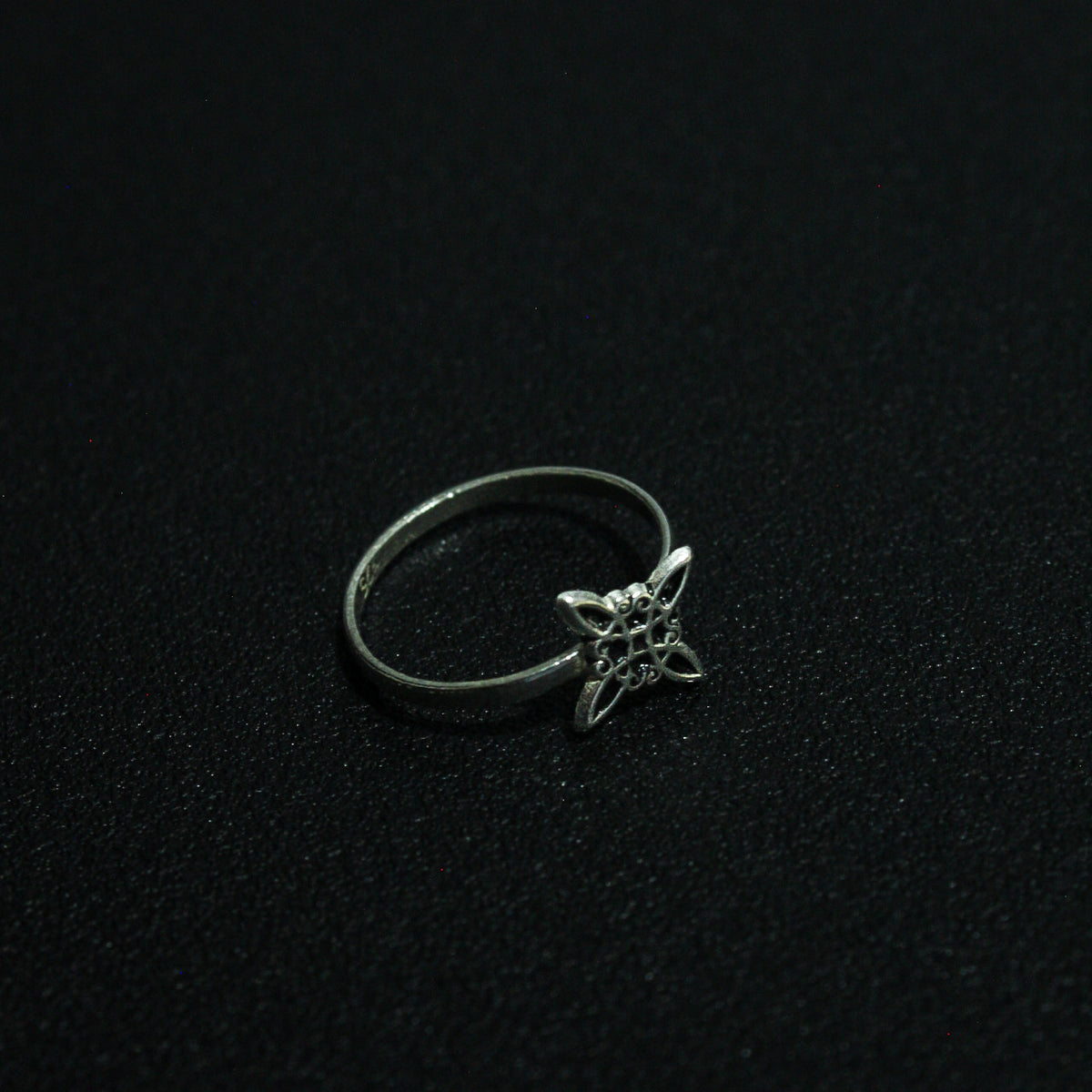 Anillo nudo bruja