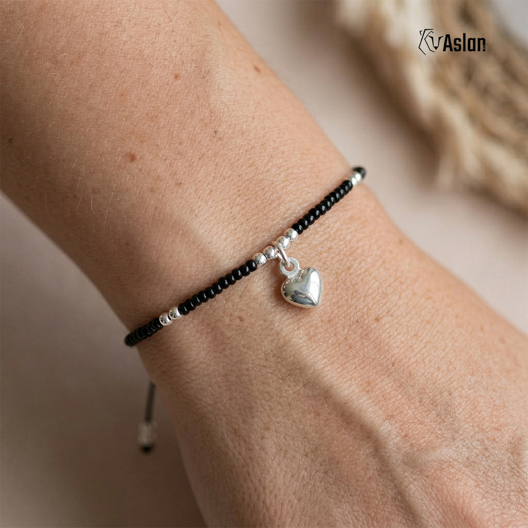 Pulsera hilo con corazón