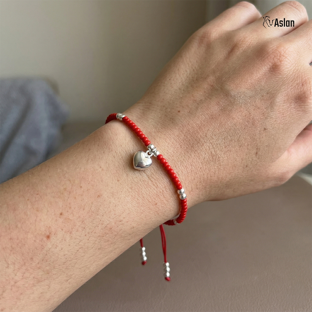 Pulsera hilo con corazón