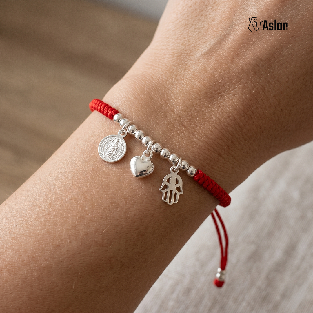 Pulsera en hilo dijes