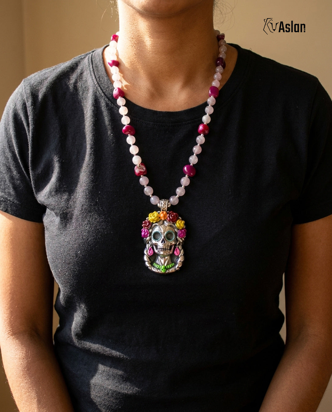 Collar Catrina Cuarzo Rosa puesto
