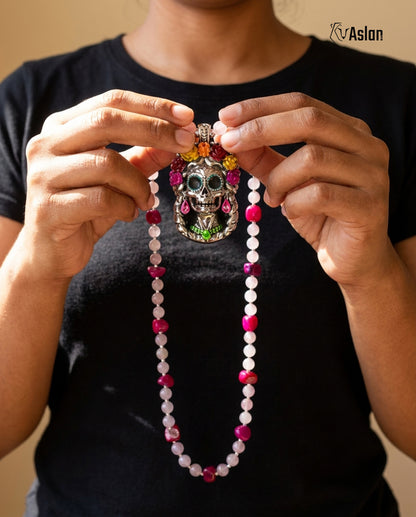 Collar Catrina Cuarzo Rosa en mano