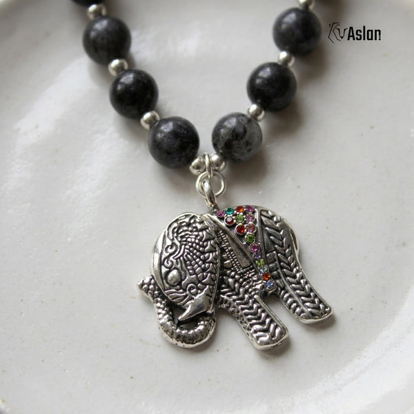 Collar Elefante Gris