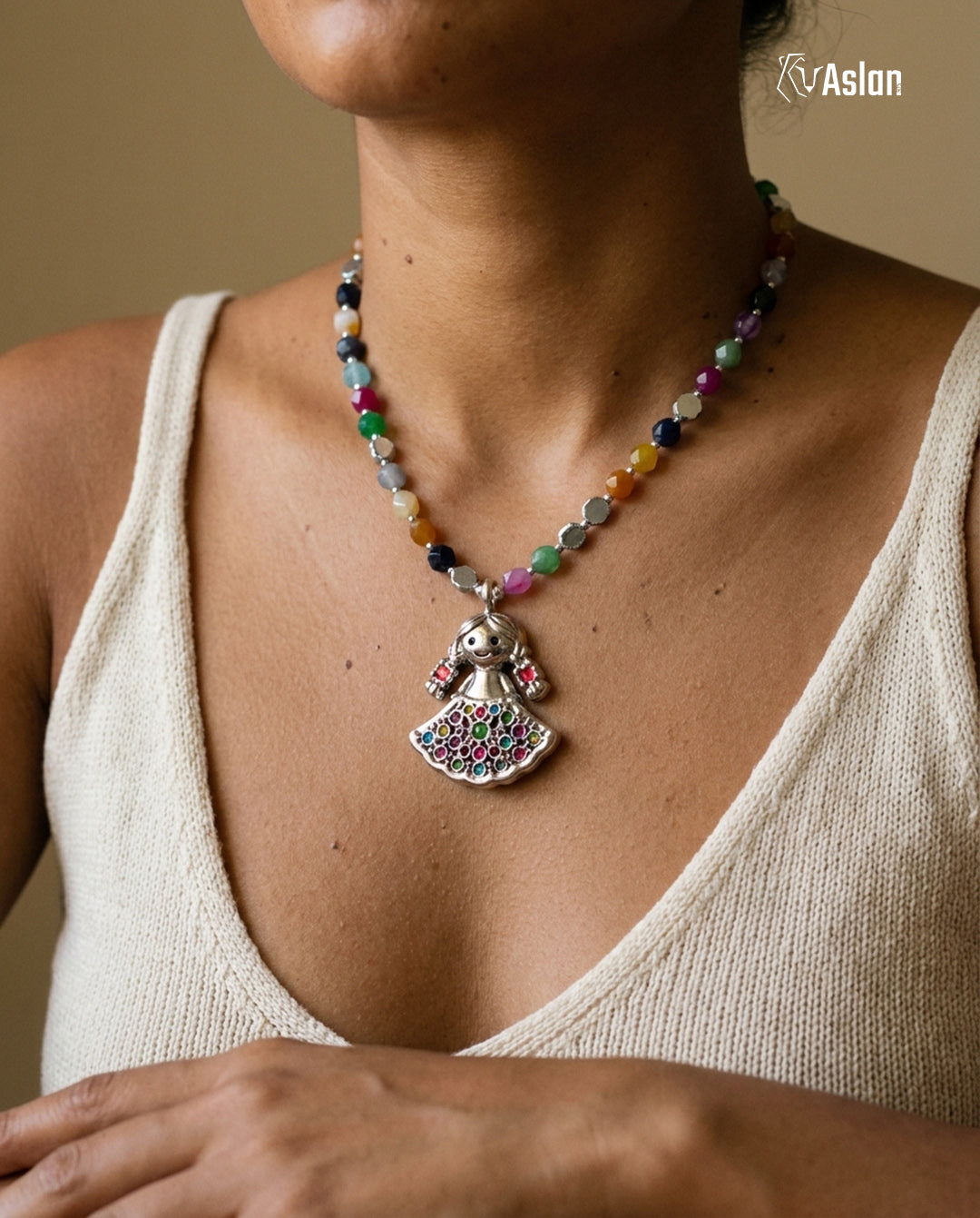 Collar Muñeca Otomí Multicolor puesto