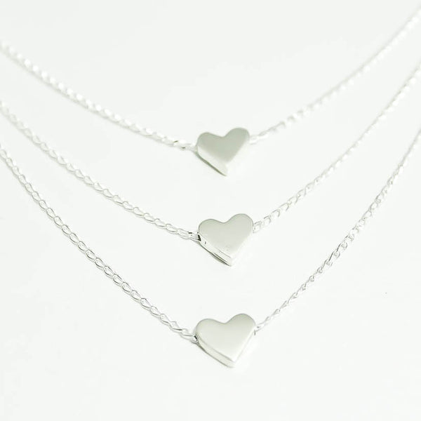 Collar triple corazón plano