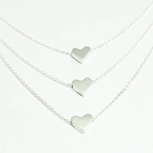 Collar triple corazón plano