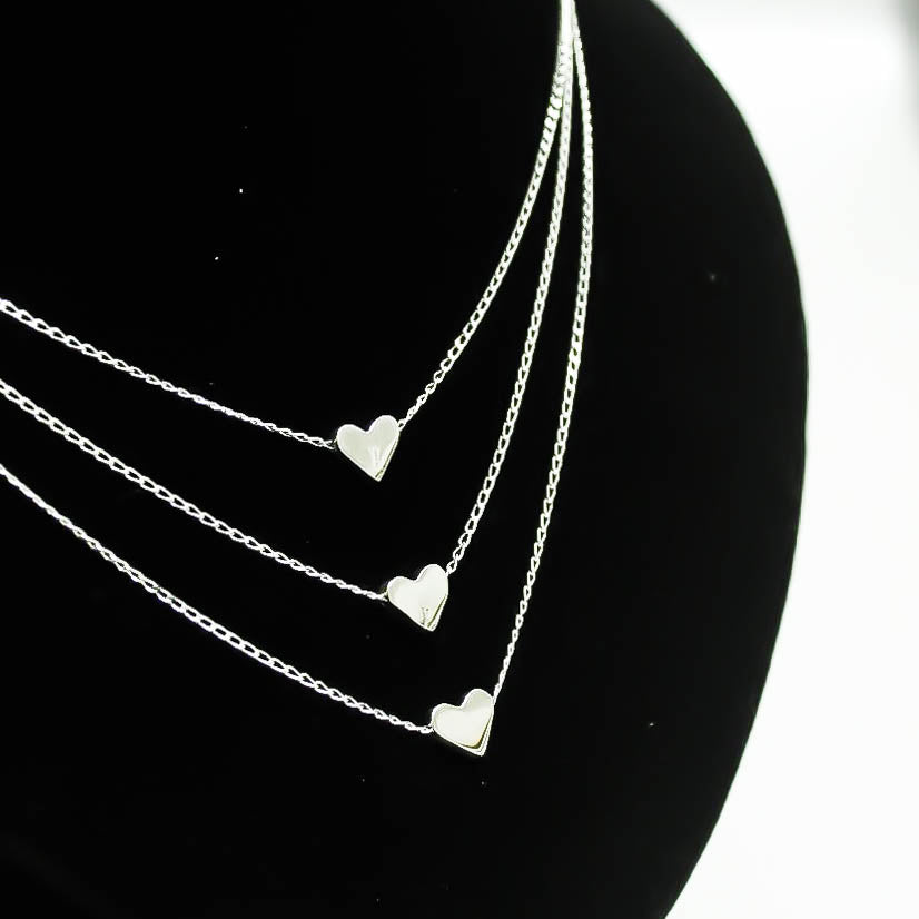 Collar triple corazón plano