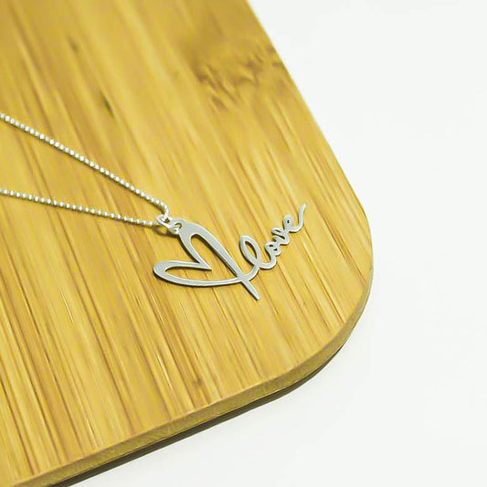 Collar corte "Love"