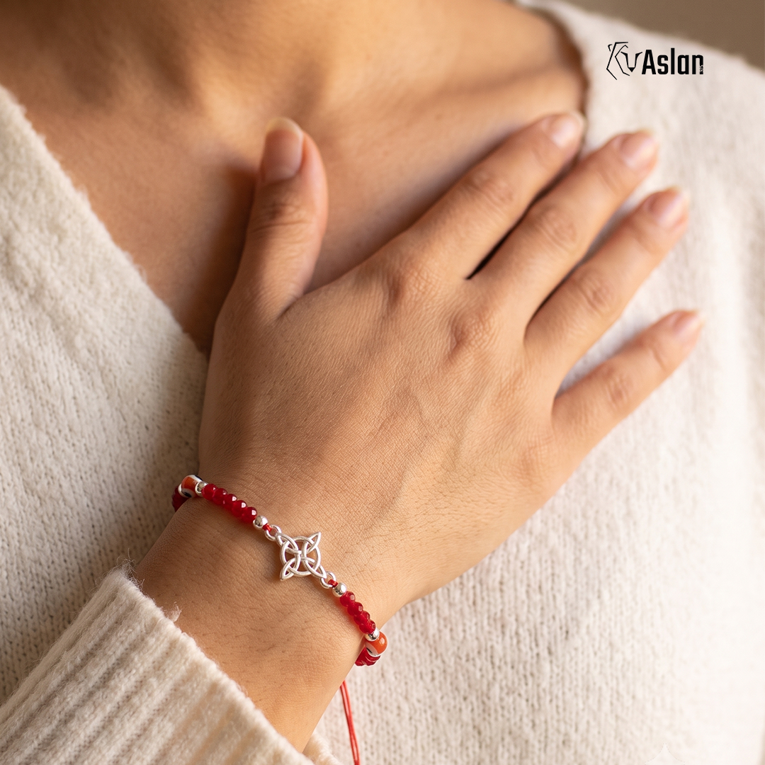 Pulsera nudo amuleto